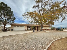 45105 73rd St W in Lancaster, CA - Building Photo