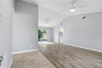 1074 SW Jennifer Terrace in Port St. Lucie, FL - Building Photo - Building Photo