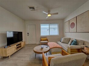 5712 Mayo St in Hollywood, FL - Building Photo - Building Photo