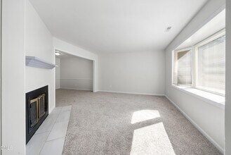 7927 Brown Bark Pl in Raleigh, NC - Building Photo - Building Photo