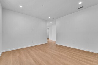 8720 Silver Way in Los Angeles, CA - Building Photo - Building Photo