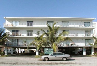 Biarritz Apartments in Miami Beach, FL - Building Photo - Building Photo