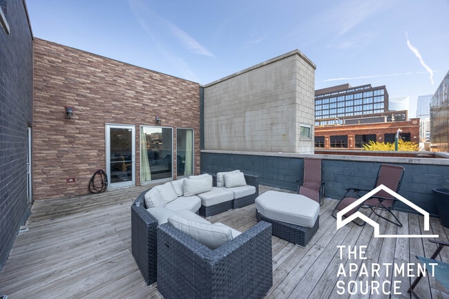 1002 W Lake St, Unit 2