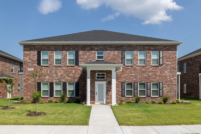 Embassy Apartments in Rogers, AR - Foto de edificio - Building Photo