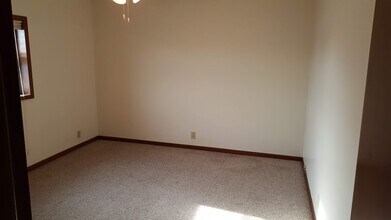 202 W 5th St, Unit 23 in Tama, IA - Building Photo - Building Photo