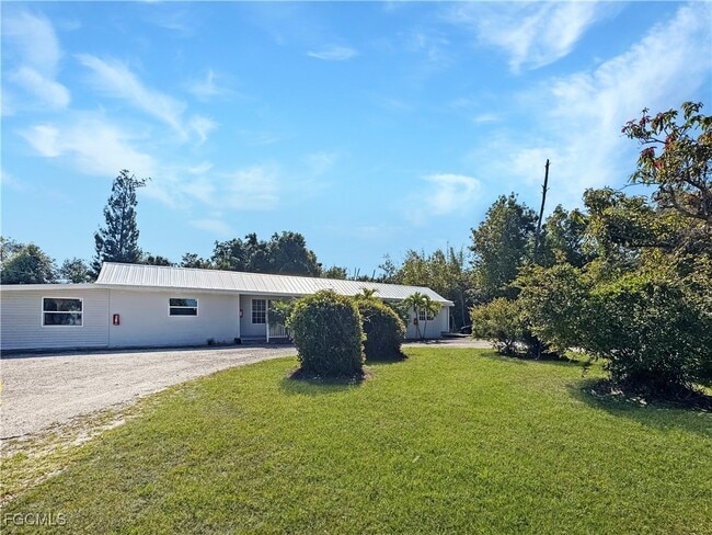 15206 Stringfellow Rd in Bokeelia, FL - Building Photo - Building Photo