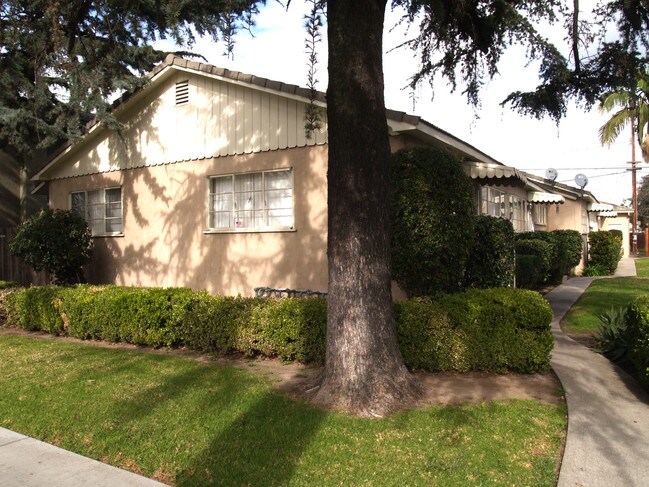 441-445 E Commonwealth Ave in Fullerton, CA - Building Photo - Building Photo