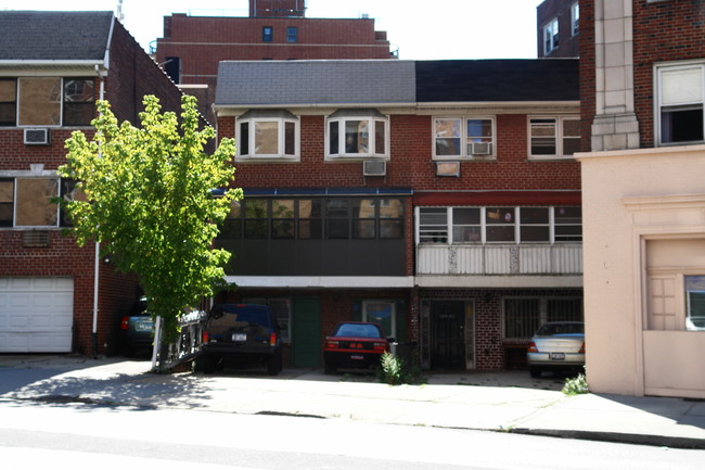 14042 Sanford Ave in Flushing, NY - Foto de edificio - Building Photo