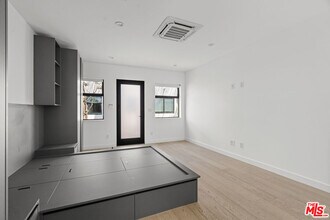 1325 Cabrillo Ave in Los Angeles, CA - Building Photo - Building Photo