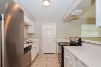 3211 21st Ave Dr W in Bradenton, FL - Foto de edificio - Building Photo