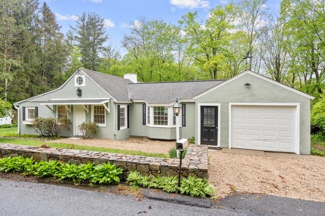 13 South St in Washington, CT - Building Photo - Building Photo