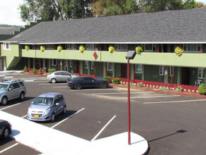 Endicott Manor Apartments in Endicott, NY - Foto de edificio - Building Photo