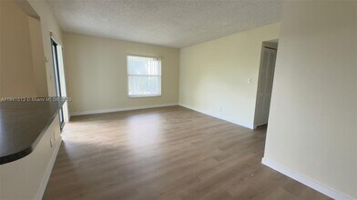 605 S Pine Island Rd in Plantation, FL - Building Photo - Building Photo