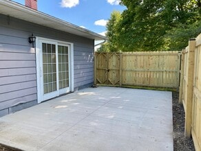 2009 Crescent Dr in Champaign, IL - Foto de edificio - Building Photo