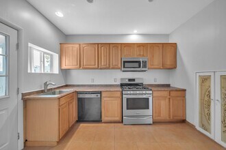 322 WEBSTER Ave-Unit -1FL in Jersey City, NJ - Building Photo - Building Photo