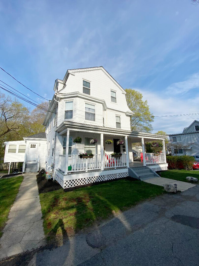 3 Elm St, Unit 2 in Natick, MA - Foto de edificio - Building Photo