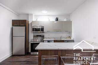 1555 W Hollywood Ave in Chicago, IL - Building Photo - Building Photo