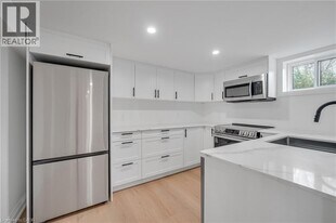 1339 Augustine Dr in Burlington, ON - Building Photo