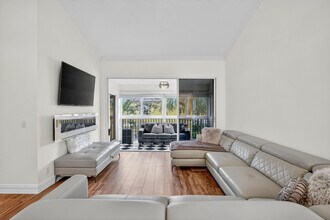 2121 S Ocean Blvd in Pompano Beach, FL - Building Photo - Building Photo