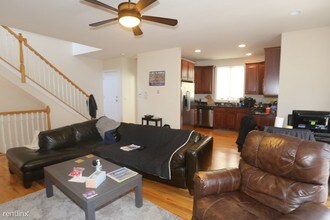 4325 N Ashland Ave-Unit -Unit TH in Chicago, IL - Building Photo - Building Photo