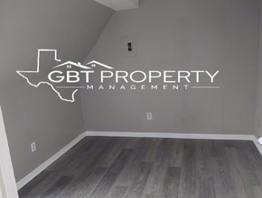 516 W Ave B in Robstown, TX - Building Photo - Building Photo