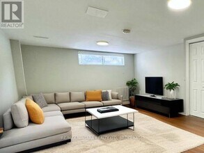 7 E Hampton Rd in St Catharines, ON - Building Photo - Building Photo