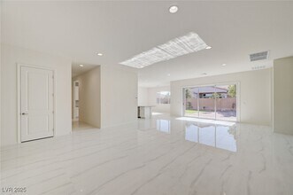 555 Jerry Bird Ct in Las Vegas, NV - Building Photo - Building Photo
