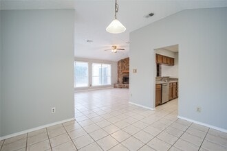 8319 Wind Willow Dr in Houston, TX - Building Photo - Building Photo