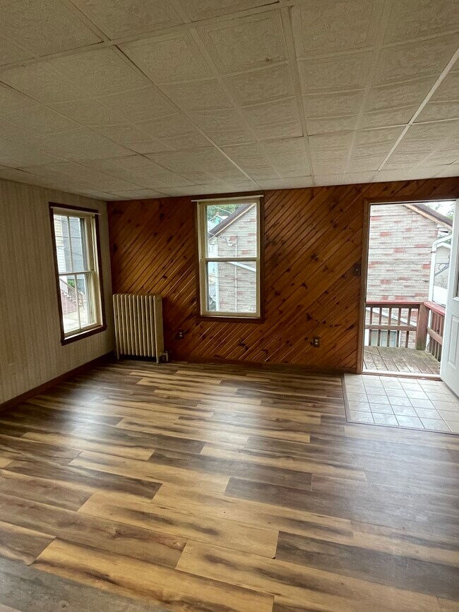 420 Moore St, Unit 2nd Floor in Huntingdon, PA - Foto de edificio - Building Photo