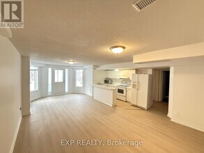 48 Estate Garden Dr in Richmond Hill, ON - Building Photo - Building Photo