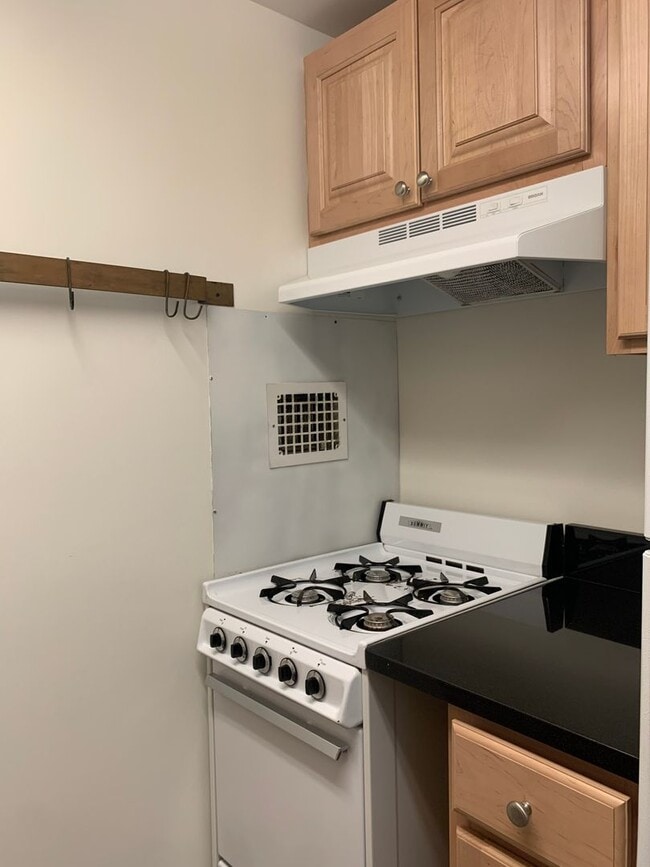 4 Monroe St in Rockville, MD - Building Photo - Building Photo