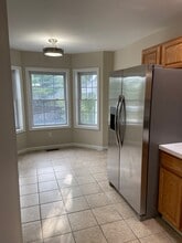 2002 Larson Dr, Unit 2002 in Danbury, CT - Building Photo - Building Photo