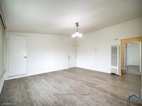 611 Laura Dr in Campbell, CA - Foto de edificio - Building Photo