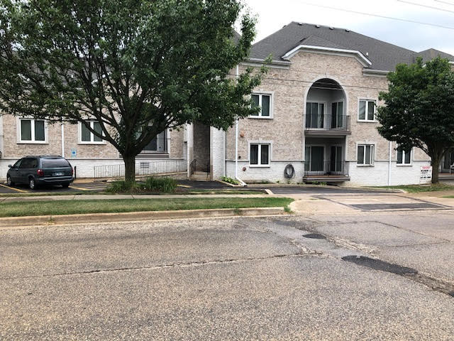 1990 Larkin Ave, Unit 1 in Elgin, IL - Building Photo