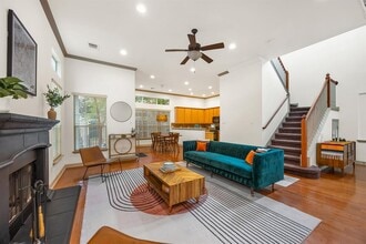 6704 Menchaca Rd in Austin, TX - Building Photo - Building Photo