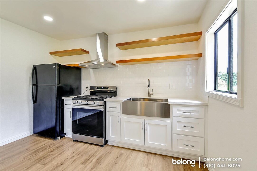 4959 Sycamore Ter in Los Angeles, CA - Building Photo