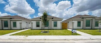 1204 W Sucre Dr, Unit 3 in Edinburg, TX - Building Photo