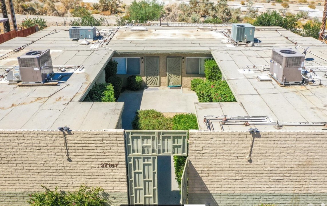 37187 Bankside Dr in Cathedral City, CA - Building Photo