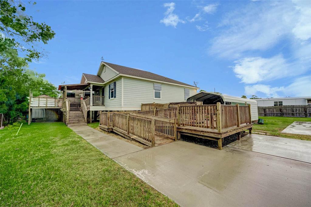 526 14th St in San Leon, TX - Building Photo