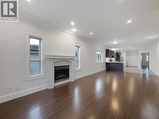 6975 Dunblane Ave in Burnaby, BC - Building Photo - Building Photo