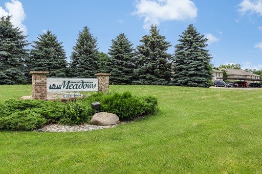 Looking Glass Meadows in DeWitt, MI - Building Photo