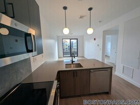 199 Gardner St in Boston, MA - Building Photo