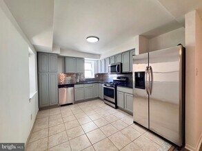 1136 Mt Vernon St in Philadelphia, PA - Building Photo - Building Photo