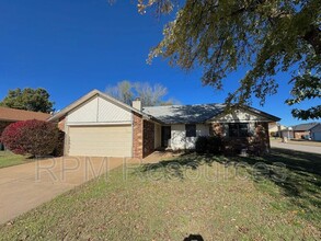 2009 W Rockypoint Dr in Edmond, OK - Foto de edificio - Building Photo