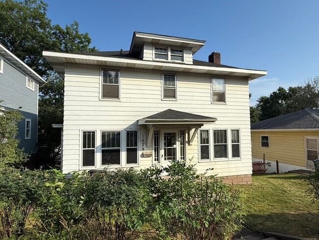 property at 1528 E 8th St