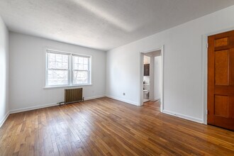 Clifton Cove in Lakewood, OH - Building Photo - Interior Photo