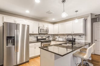 2424 Lyndale Ave S in Minneapolis, MN - Building Photo - Building Photo