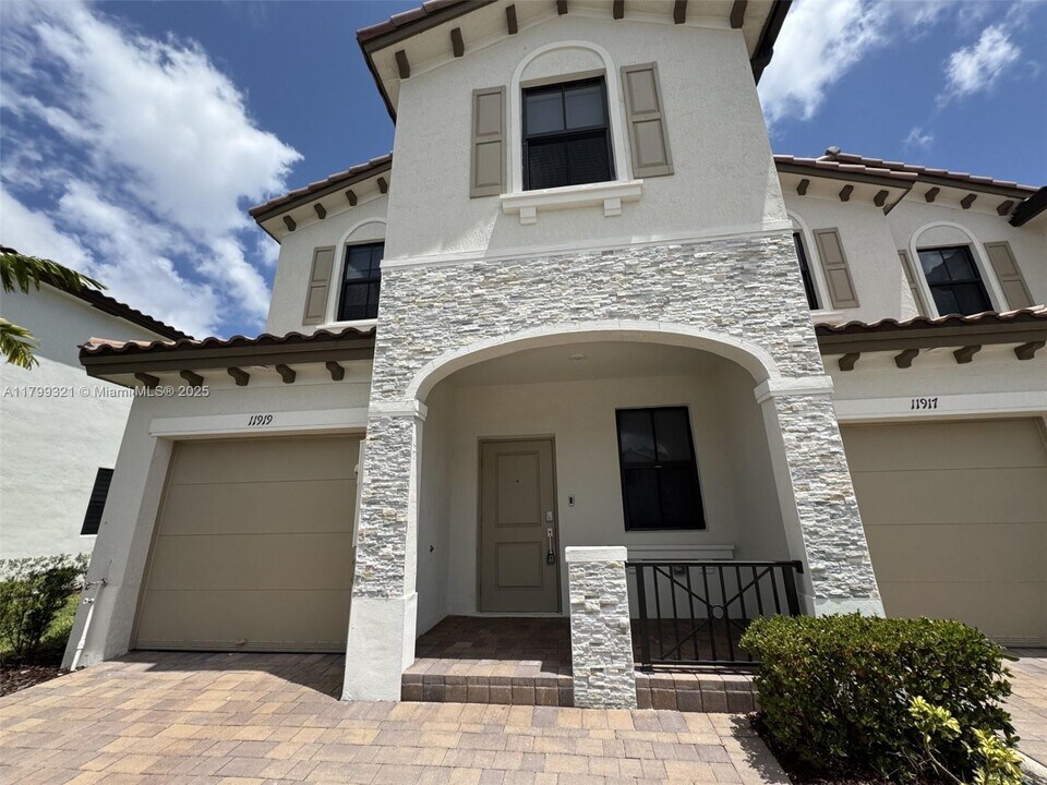 11919 SW 247th Ter in Homestead, FL - Foto de edificio