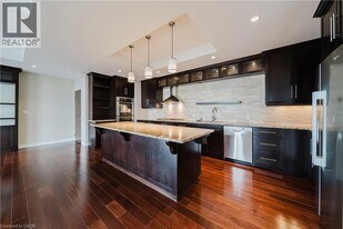 191 King St S in Waterloo, ON - Building Photo