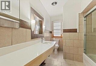 732 CHURCH  UPPER in Windsor, ON - Foto de edificio - Building Photo